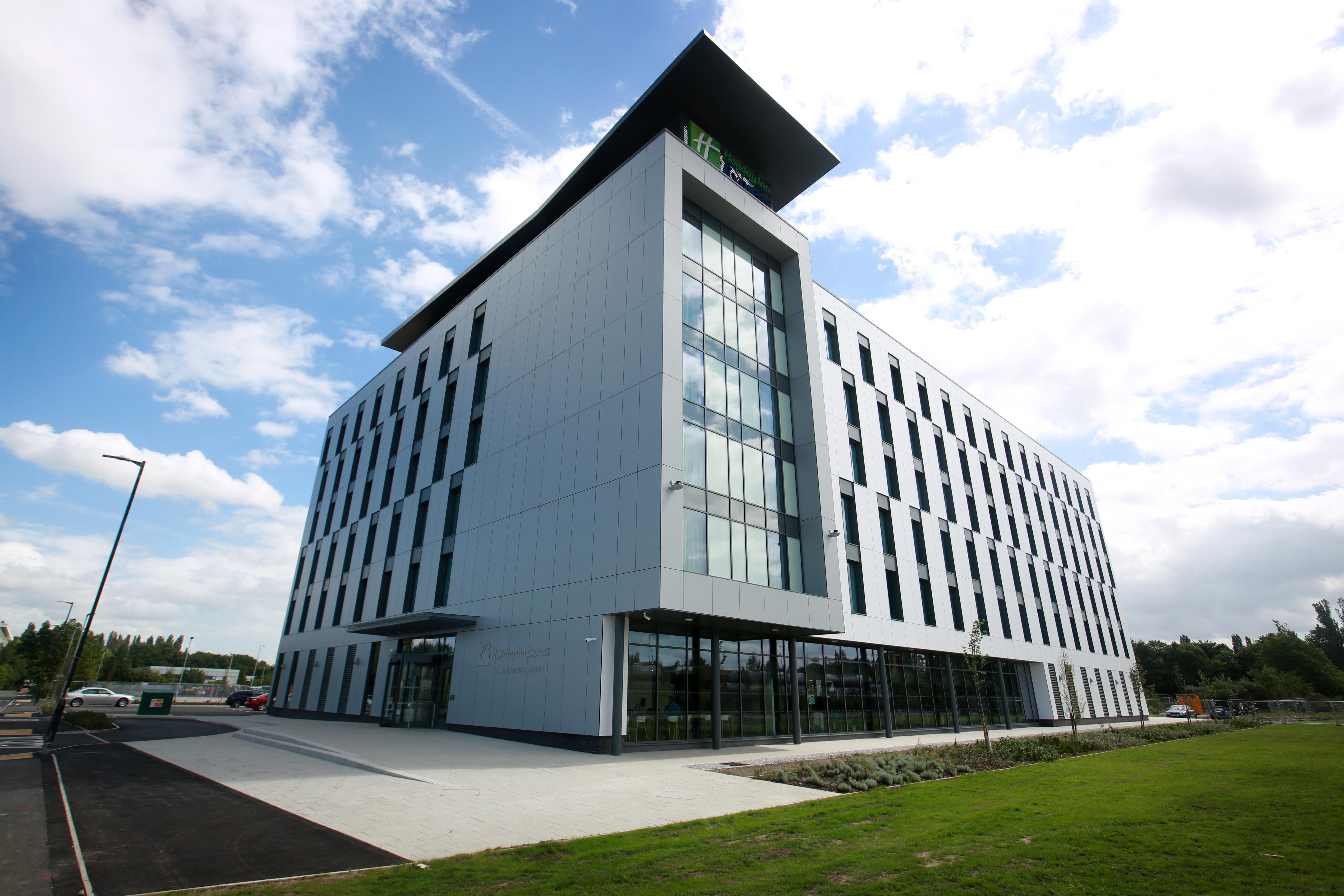 Holiday Inn Express - Manchester - Traffordcity By Ihg Urmston Exterior photo