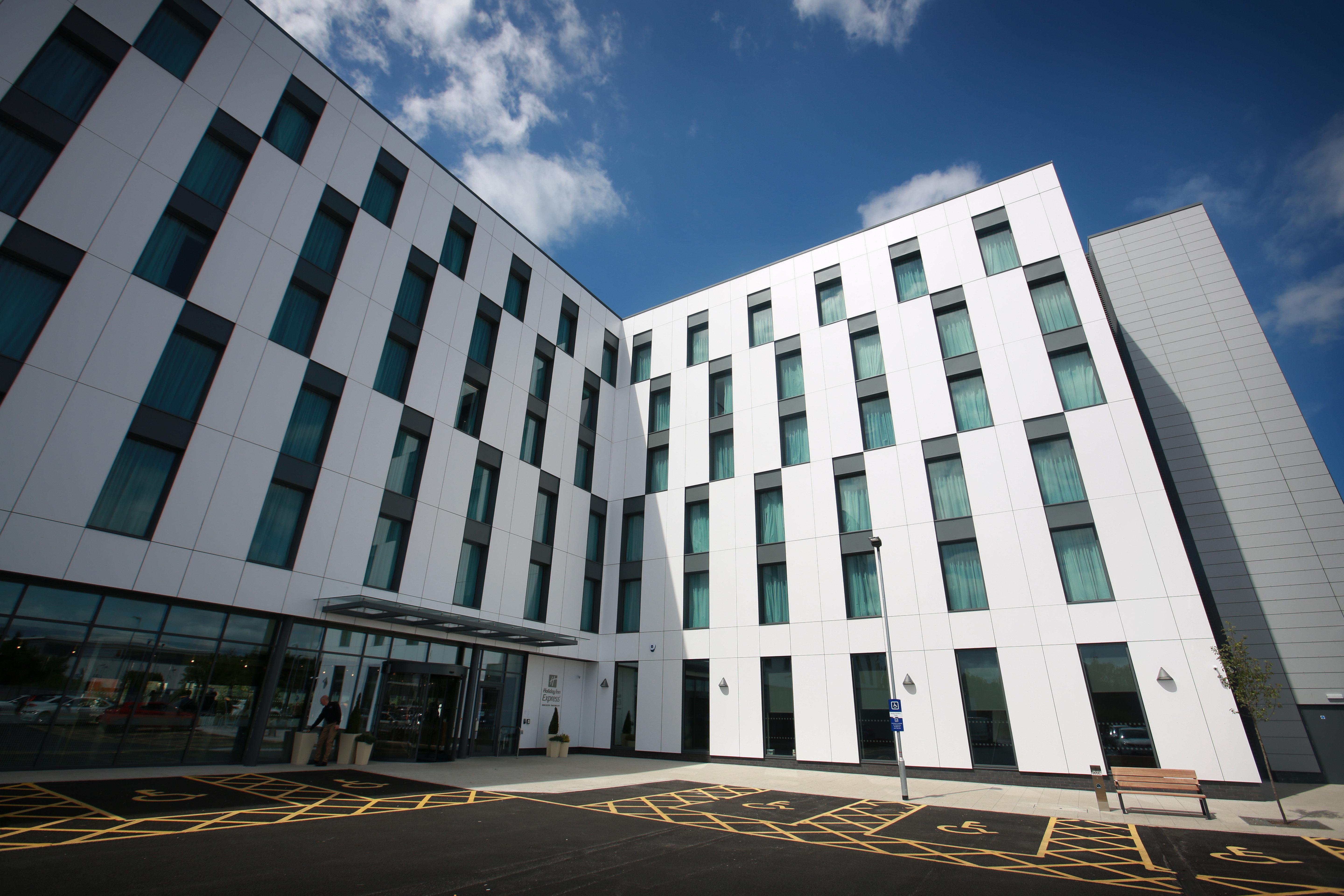 Holiday Inn Express - Manchester - Traffordcity By Ihg Urmston Exterior photo