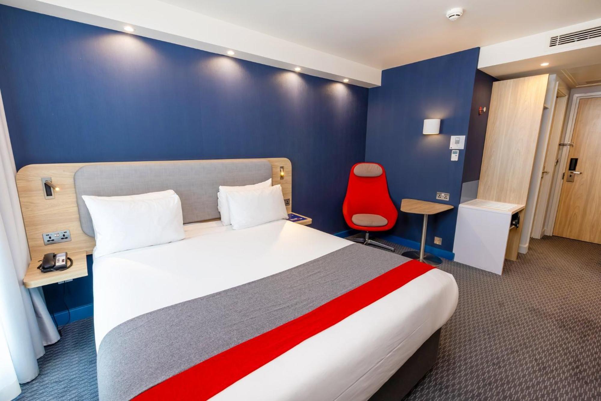 Holiday Inn Express - Manchester - Traffordcity By Ihg Urmston Exterior photo