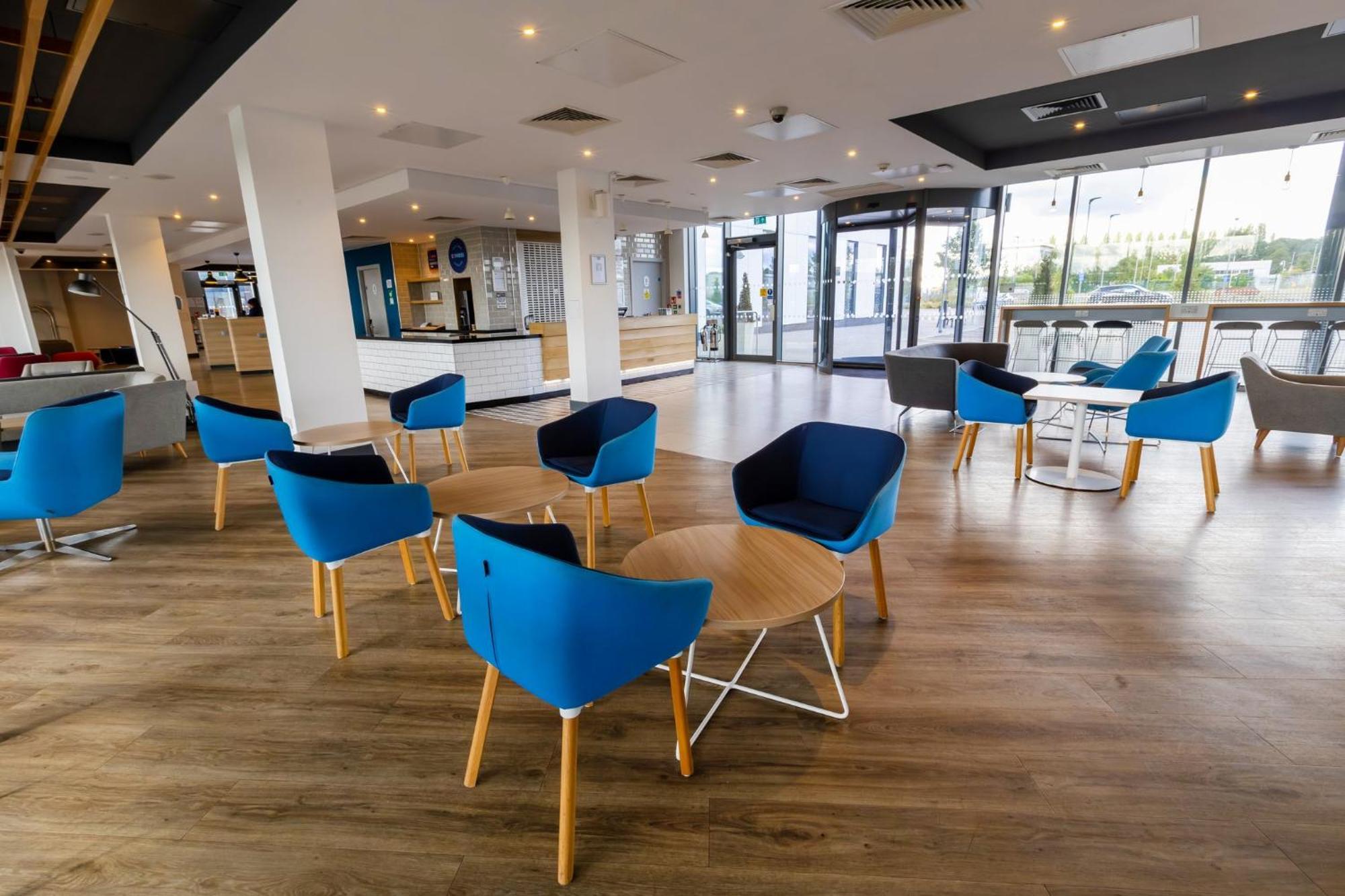 Holiday Inn Express - Manchester - Traffordcity By Ihg Urmston Exterior photo