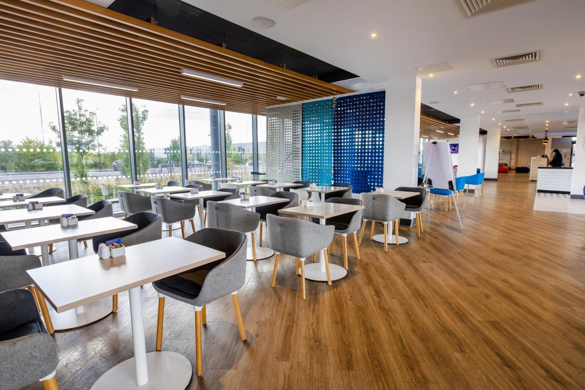 Holiday Inn Express - Manchester - Traffordcity By Ihg Urmston Exterior photo