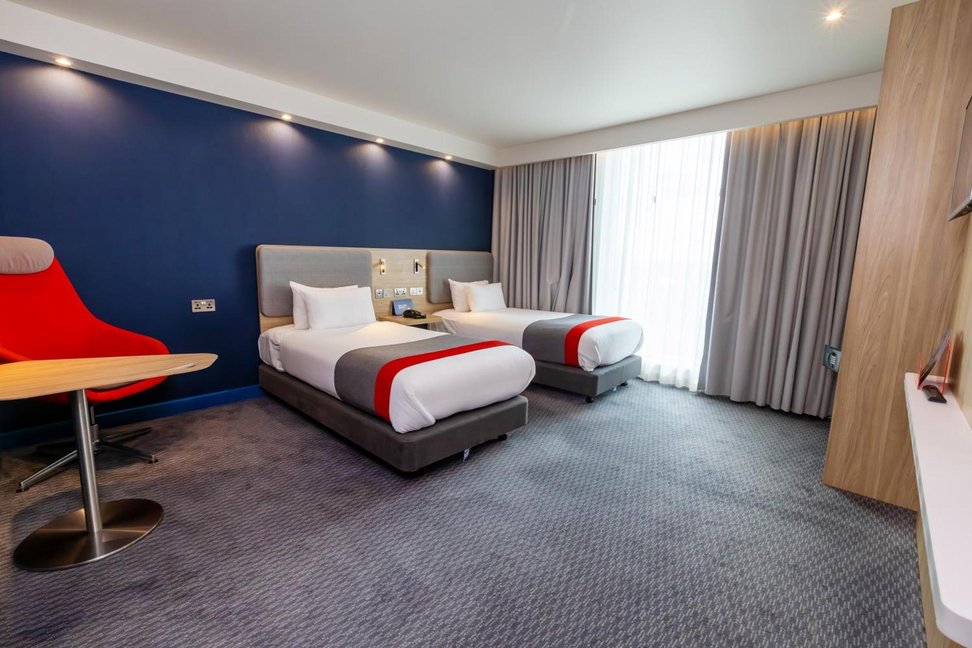 Holiday Inn Express - Manchester - Traffordcity By Ihg Urmston Exterior photo