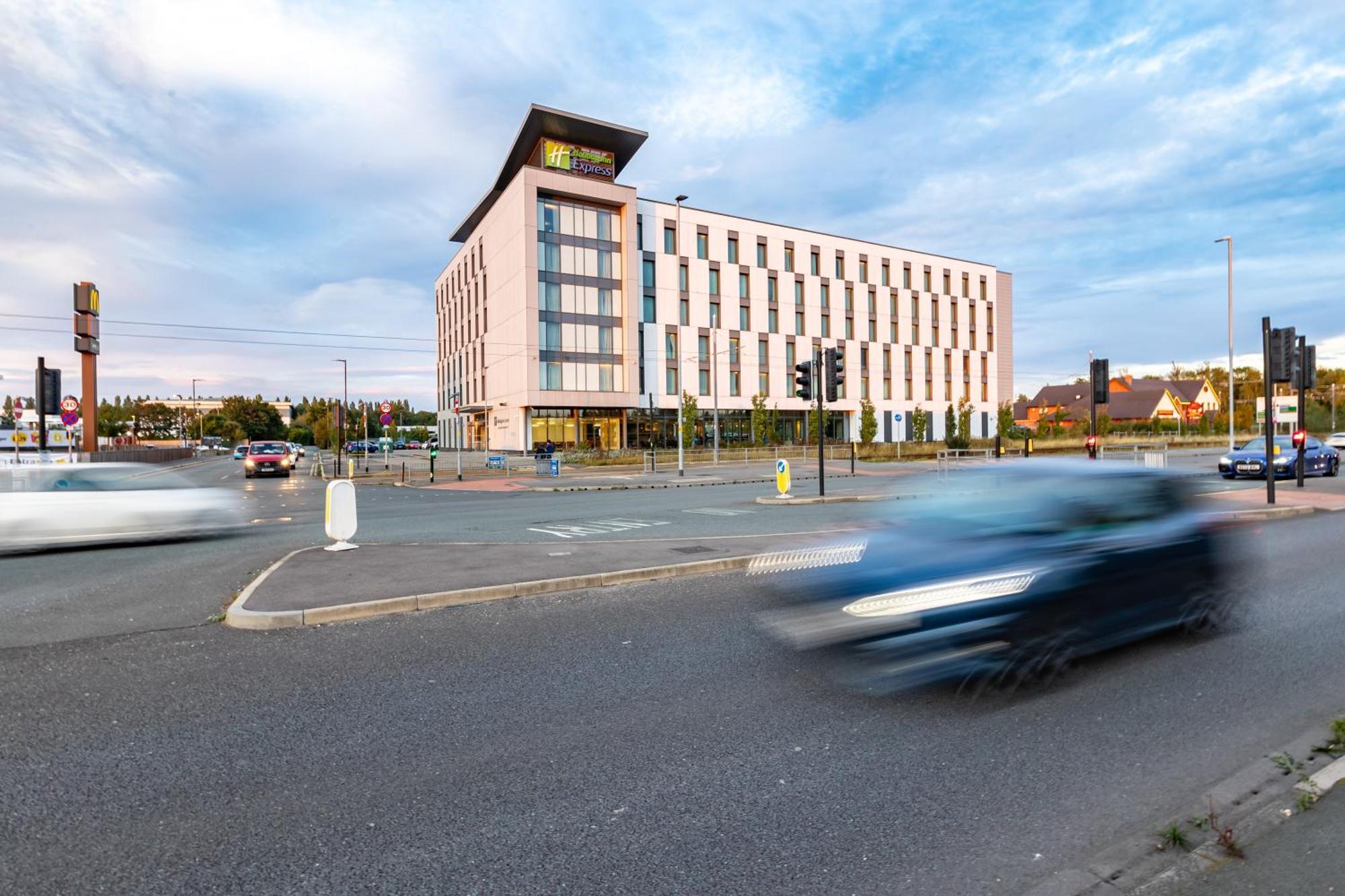 Holiday Inn Express - Manchester - Traffordcity By Ihg Urmston Exterior photo